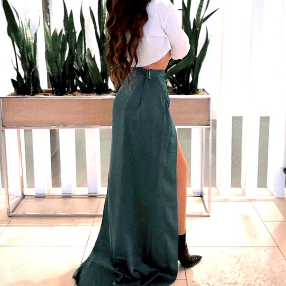 New Miss Circle Emerald Green Satin High Slit Draping Skirt - Size Small - Picture 8 of 14
